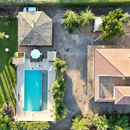 Laoconte Piscina, Jacuzzi E Biliardo