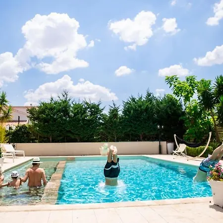 Laoconte Piscina, Jacuzzi E Biliardo فيلة