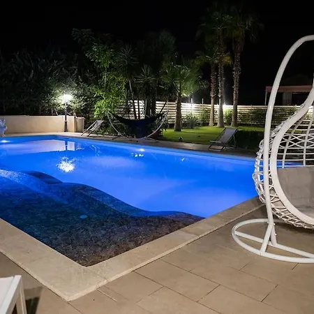 Laoconte Piscina, Jacuzzi E Biliardo Canicattì