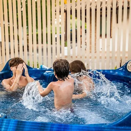 Laoconte Piscina, Jacuzzi E Biliardo