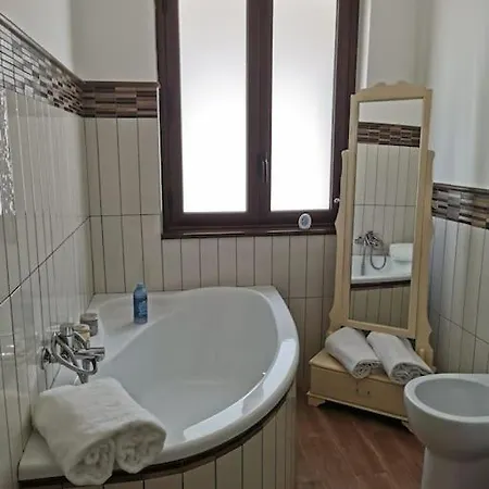 Laoconte Piscina, Jacuzzi E Biliardo *