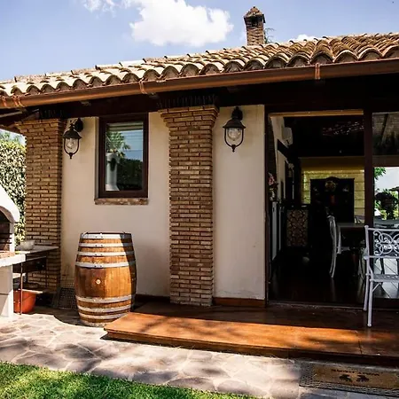 Laoconte Piscina, Jacuzzi E Biliardo فيلة