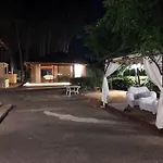 Laoconte Piscina, Jacuzzi E Biliardo *