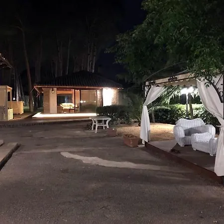 Laoconte Piscina, Jacuzzi E Biliardo *